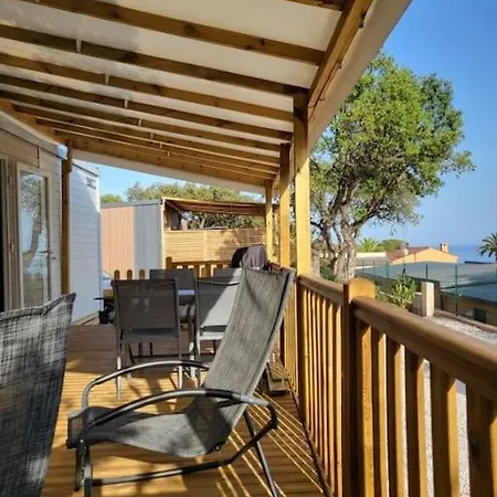 مكان تخييم L'ile D'or *