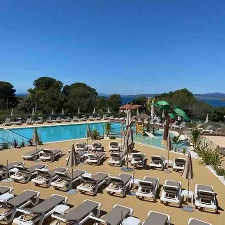 L'ile D'or مكان تخييم